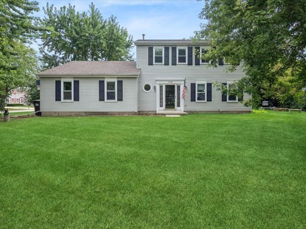 1348 Loch Lomond Drive , Crystal Lake, IL 60014