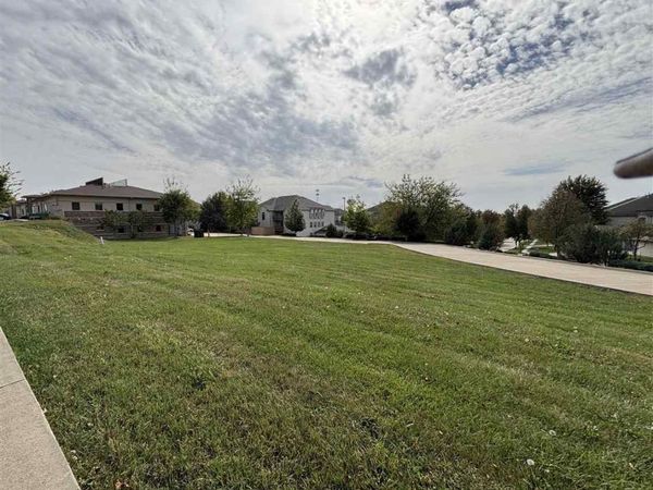 2856 Coral Ct, Coralville, IA 52241