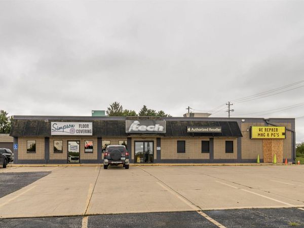 6207 University Avenue, Cedar Falls, IA 50613