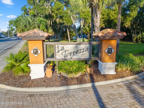 8861 LA TERRAZZA Place, Jacksonville, FL 32217