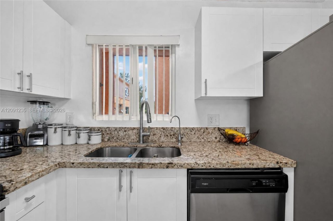 6205 Kendale Lakes Cir , Unit 281, Miami, FL 33183 Photo