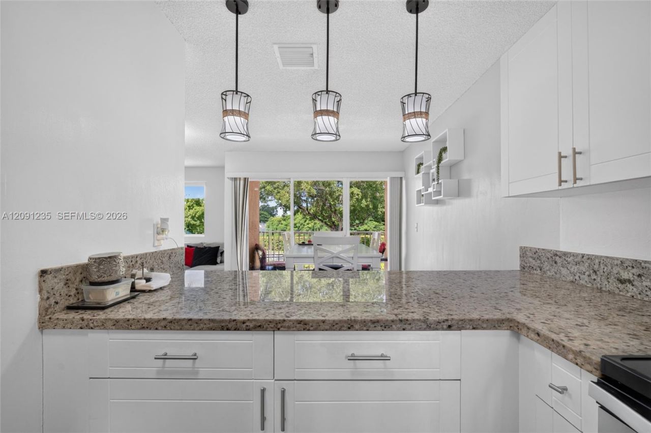 6205 Kendale Lakes Cir , Unit 281, Miami, FL 33183 Photo