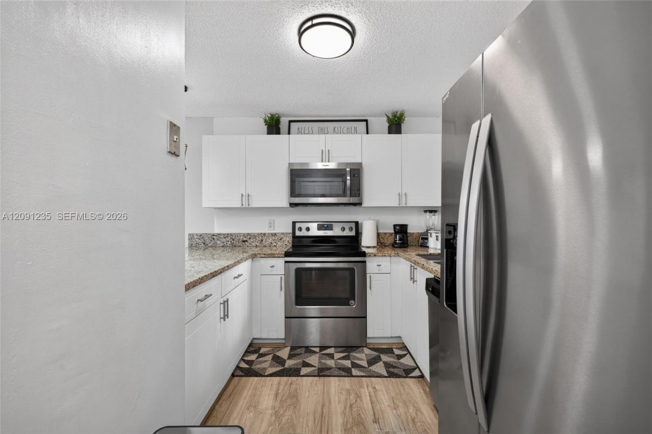 6205 Kendale Lakes Cir , Unit 281, Miami, FL 33183 Photo