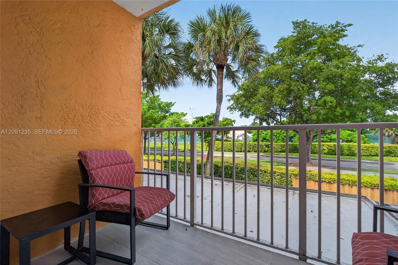 6205 Kendale Lakes Cir , Unit 281, Miami, FL 33183 Photo