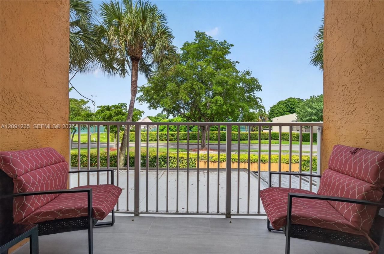 6205 Kendale Lakes Cir , Unit 281, Miami, FL 33183 Photo