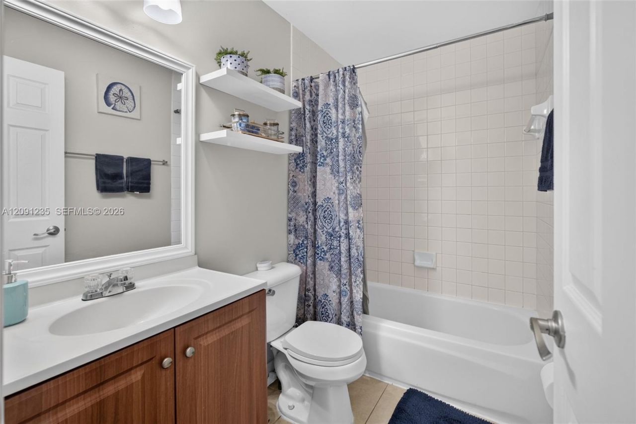 6205 Kendale Lakes Cir , Unit 281, Miami, FL 33183 Photo