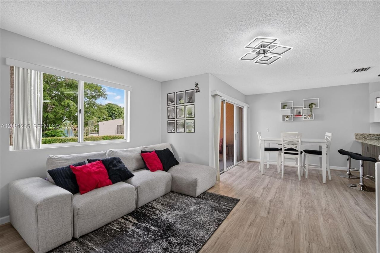 6205 Kendale Lakes Cir , Unit 281, Miami, FL 33183 Photo