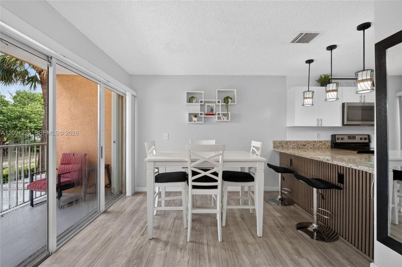 6205 Kendale Lakes Cir , Unit 281, Miami, FL 33183 Photo