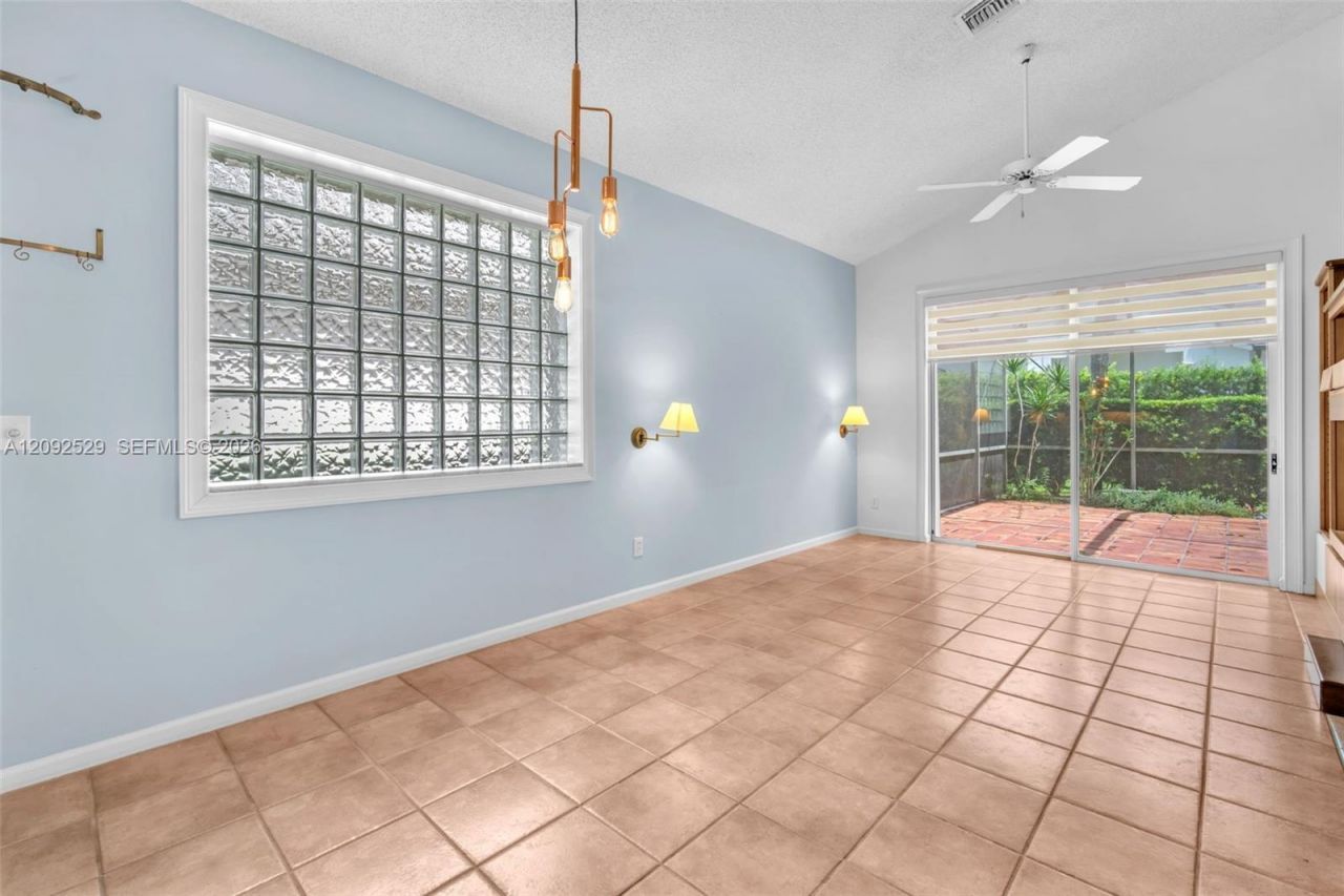 1545 W Lacosta Dr W , Pembroke Pines, FL 33027 Photo