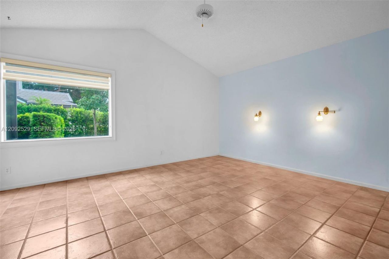 1545 W Lacosta Dr W , Pembroke Pines, FL 33027 Photo