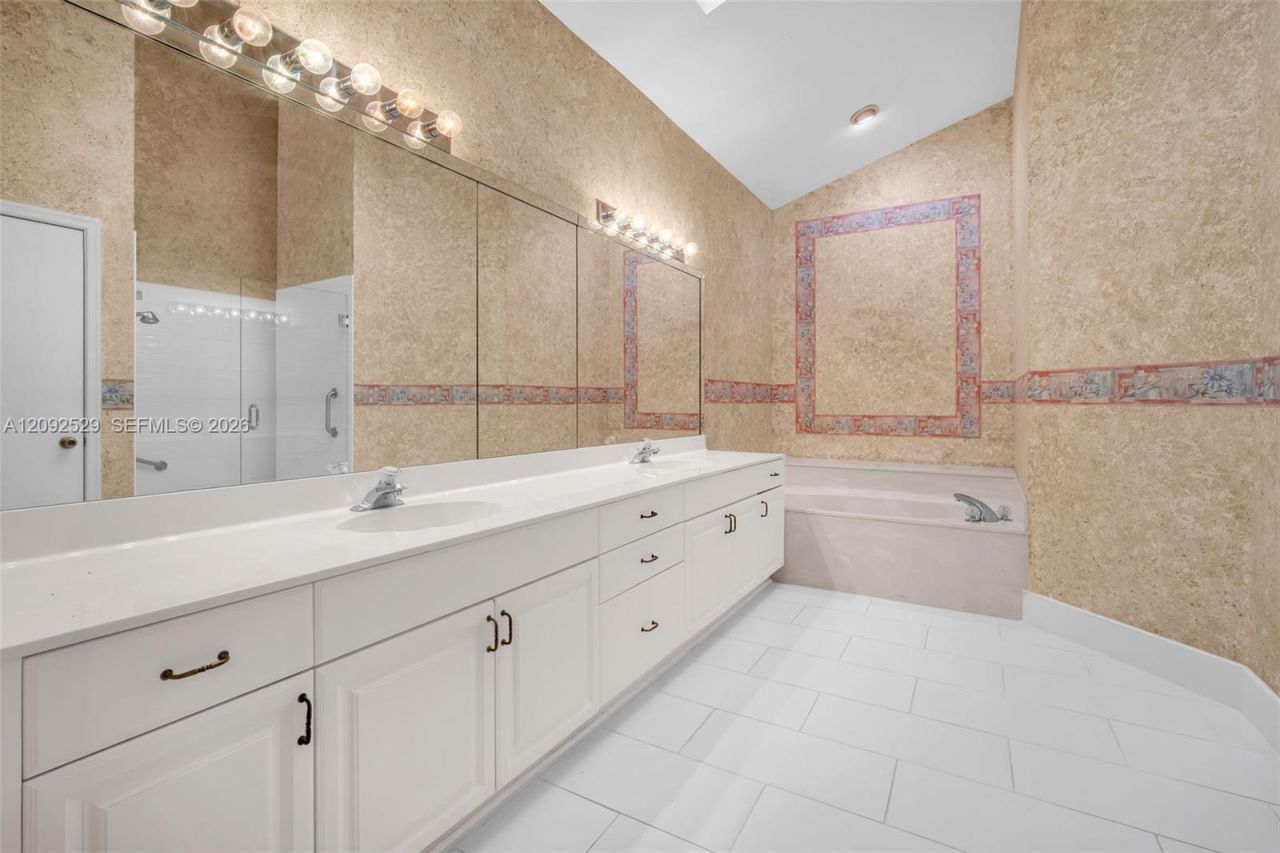 1545 W Lacosta Dr W , Pembroke Pines, FL 33027 Photo