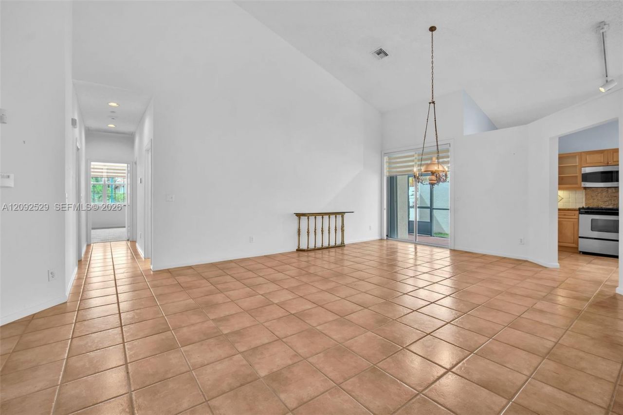 1545 W Lacosta Dr W , Pembroke Pines, FL 33027 Photo
