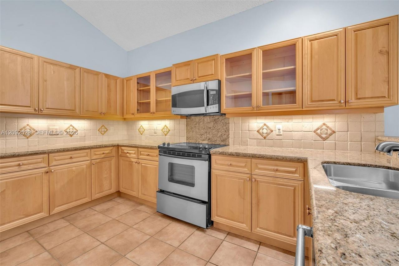 1545 W Lacosta Dr W , Pembroke Pines, FL 33027 Photo
