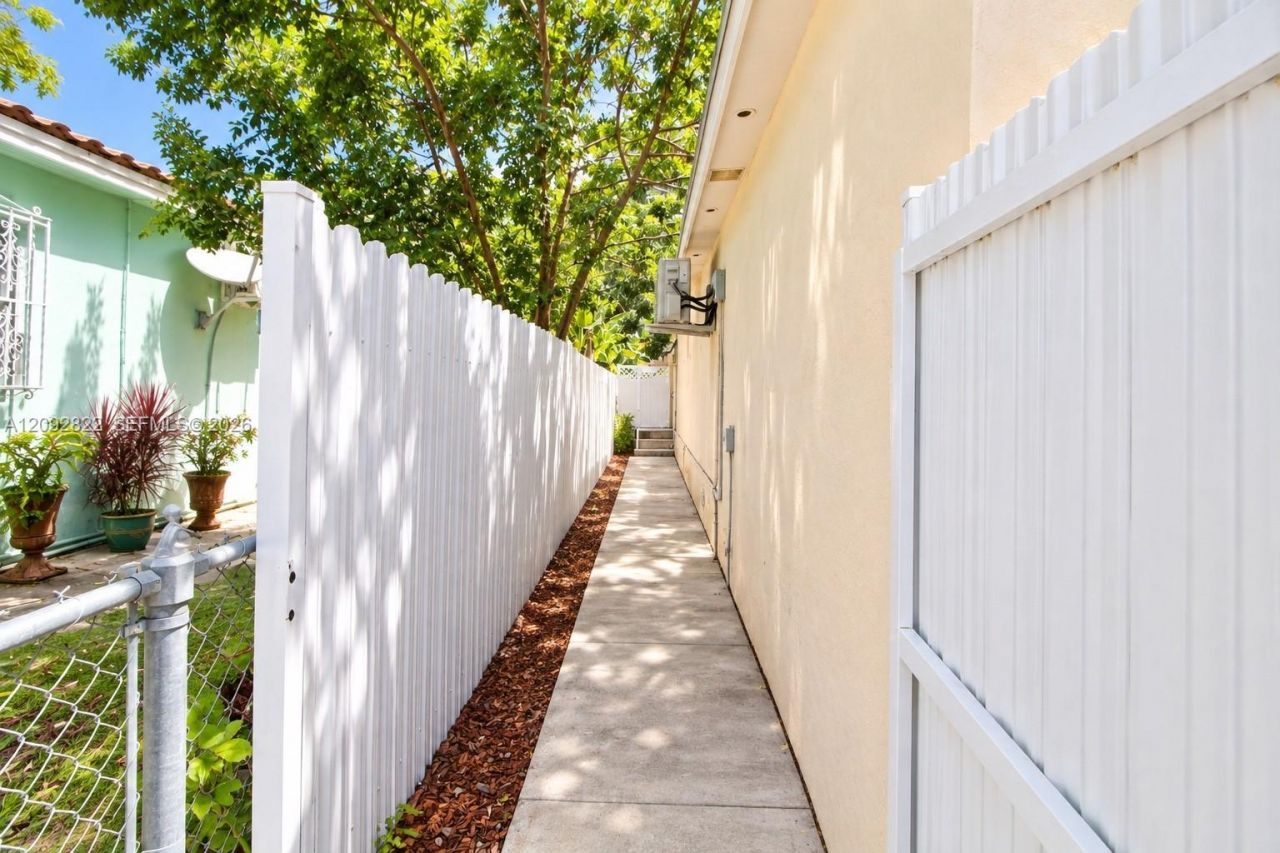 215 NW 67th Ave , Miami, FL 33126 Photo