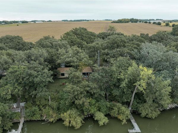 392 252nd Place , Orleans, IA 51360