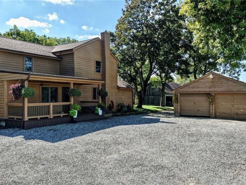 6075 Paris Avenue NE, Louisville, OH 44641 Photo 1