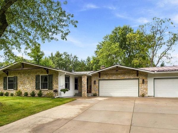 416 S HARRISON STREET, Waupaca, WI 54981