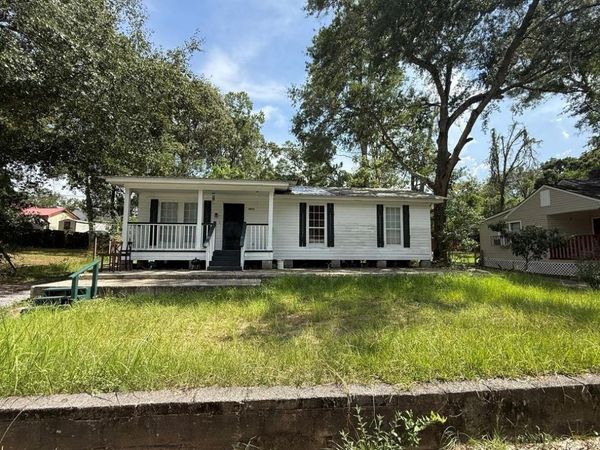 2055 Gimon Circle N, Mobile, AL 36605