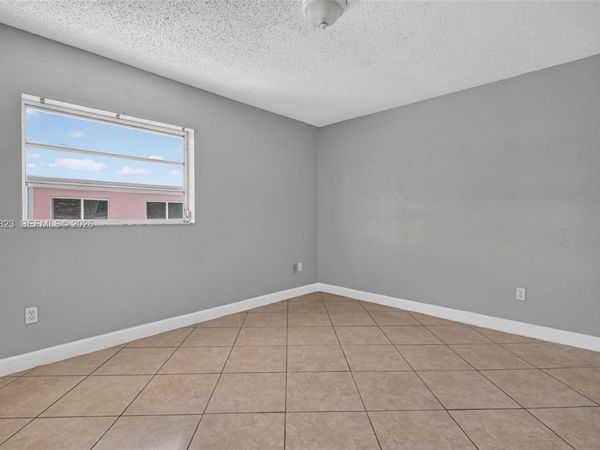 275 W 68th St, Unit 106, Hialeah, FL 33014