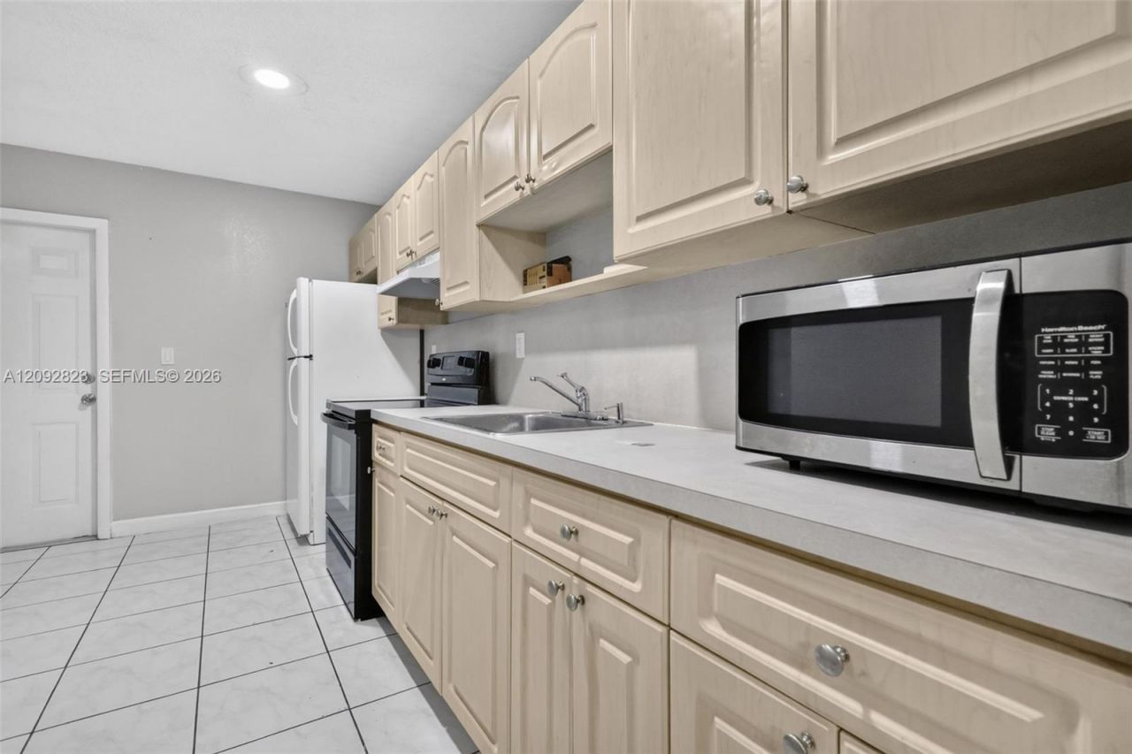 275 W 68th St, Unit 106, Hialeah, FL 33014 Photo