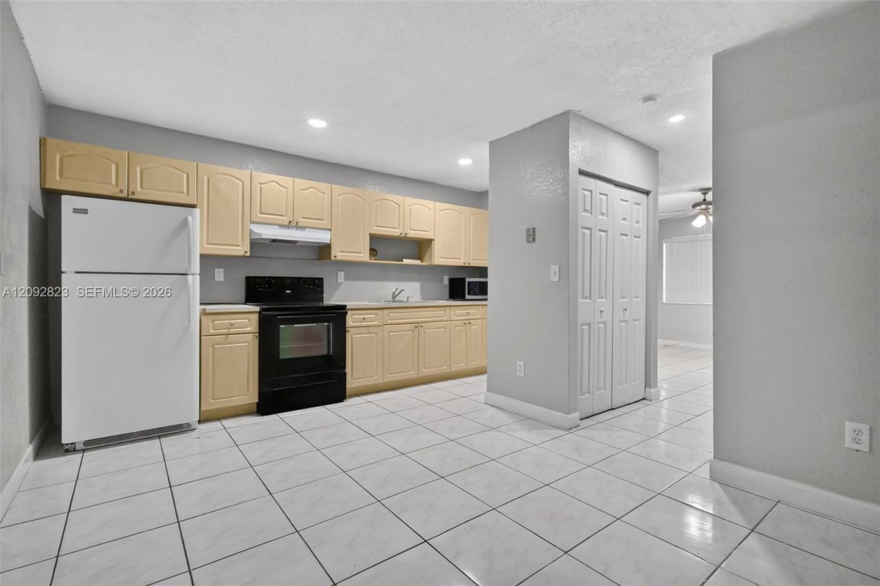 275 W 68th St, Unit 106, Hialeah, FL 33014 Photo