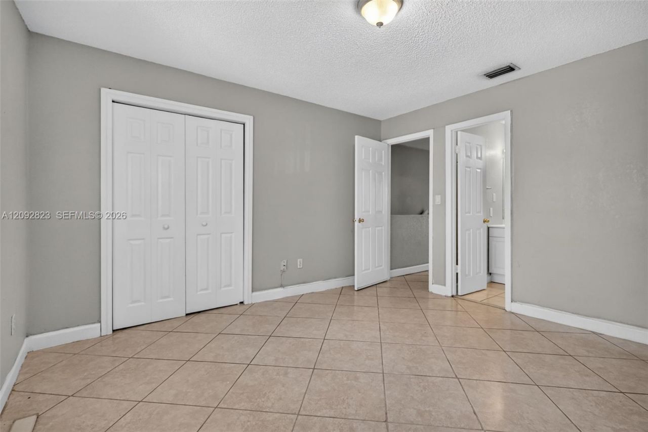 275 W 68th St, Unit 106, Hialeah, FL 33014 Photo