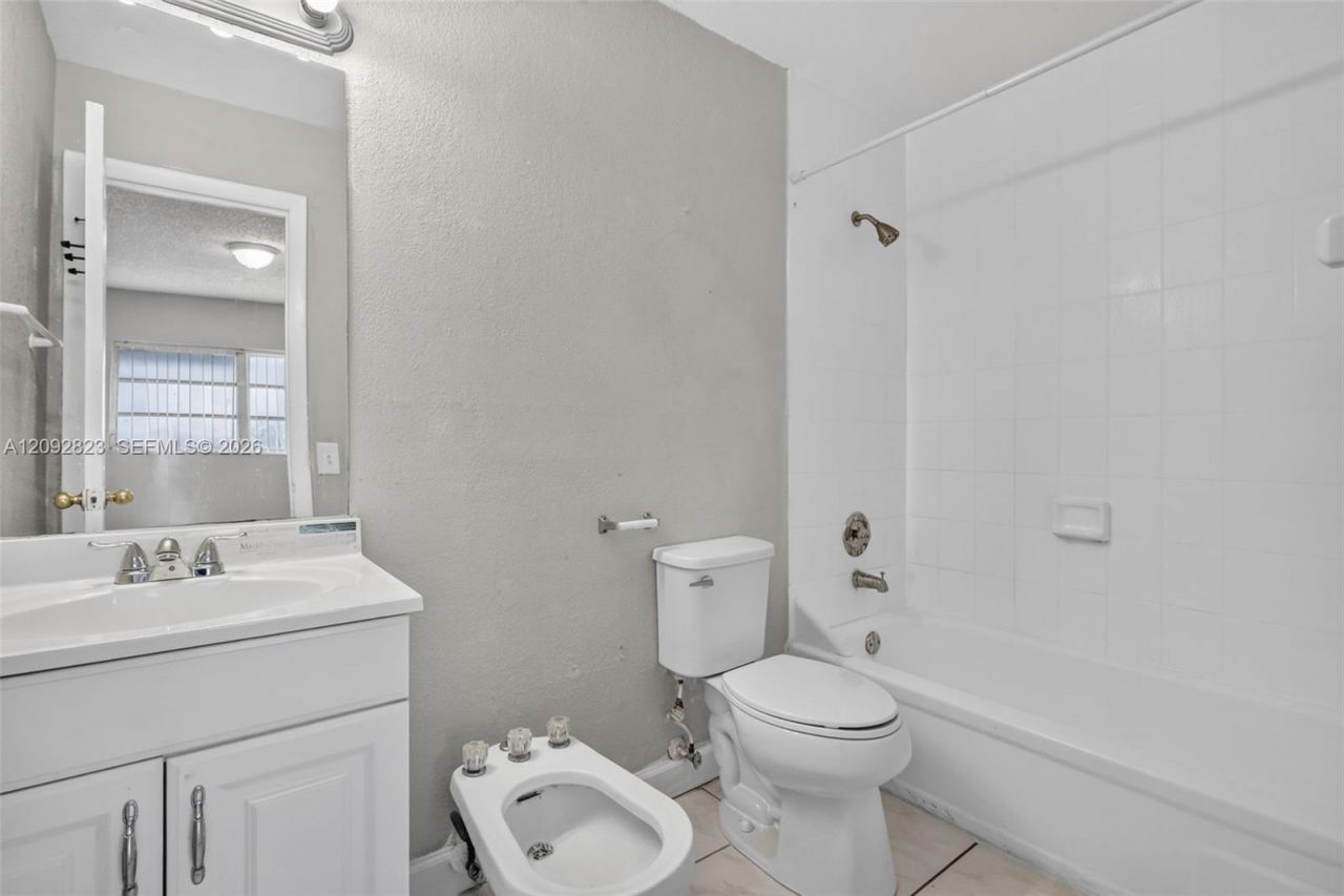 275 W 68th St, Unit 106, Hialeah, FL 33014 Photo