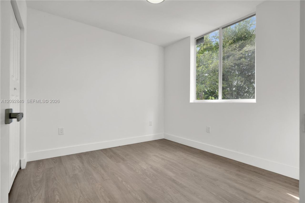 1620 NW 18th St, Miami, FL 33125 Photo