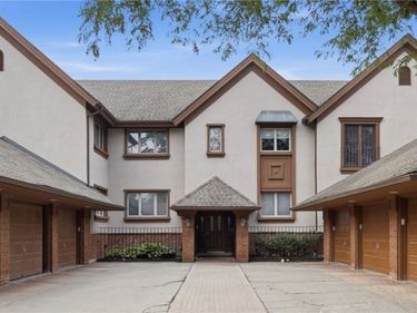 182 Castlebrooke Lane , Williamsville, NY 14221