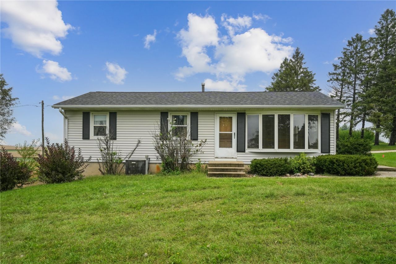 4906 Longview Dr Sw, Fairfax, IA 52228 Main Photo