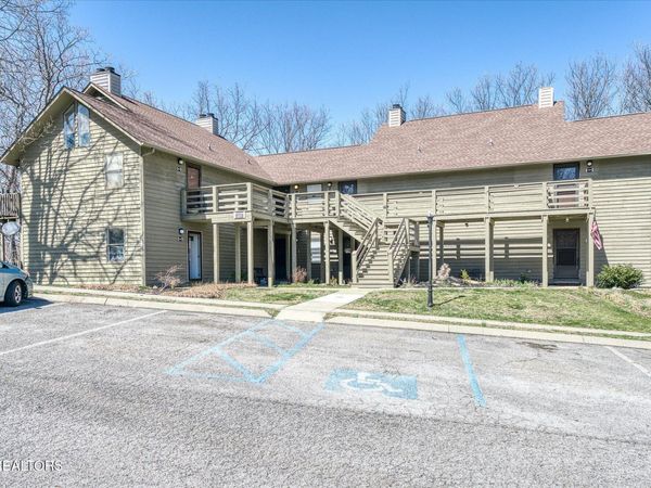 391 Moytoy Rd, Crab Orchard, TN 37723