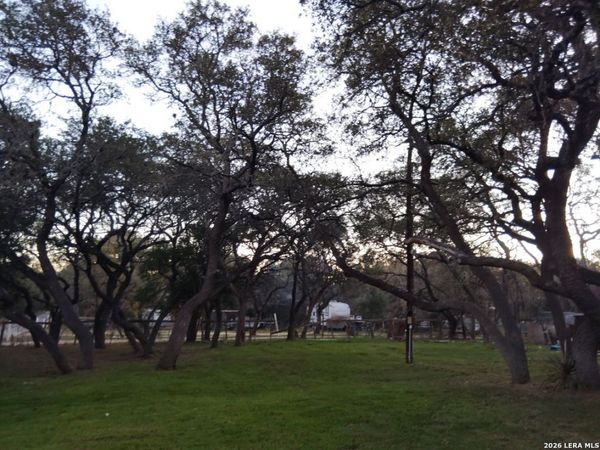 282 ELMHURST DR, Lakehills, TX 78063