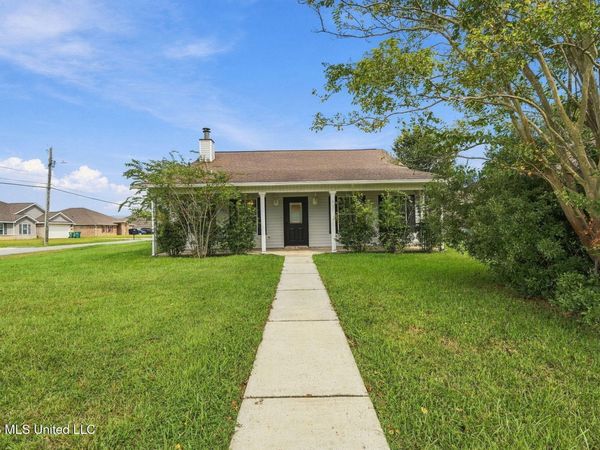 3612 N 9th Street, Ocean Springs, MS 39564