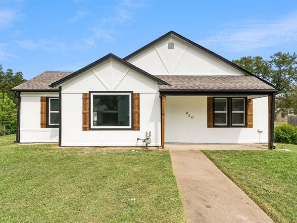 220 E 8th Street, Claremore, OK 74018
