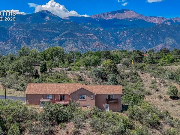 2205 Mesa Road, Colorado Springs, CO 80904