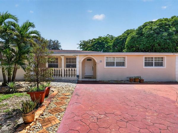 70 NW 145th St , Miami, FL 33168