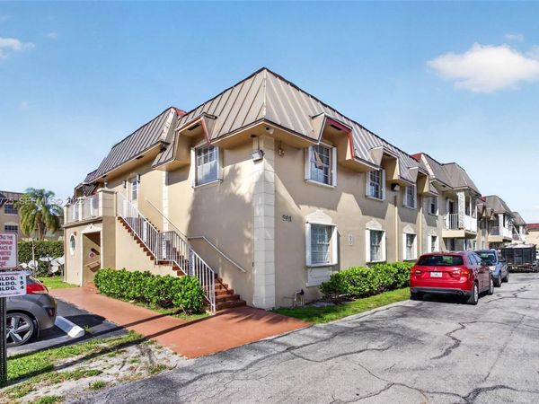 501 SE 8th St, Unit 204, Deerfield Beach, FL 33441
