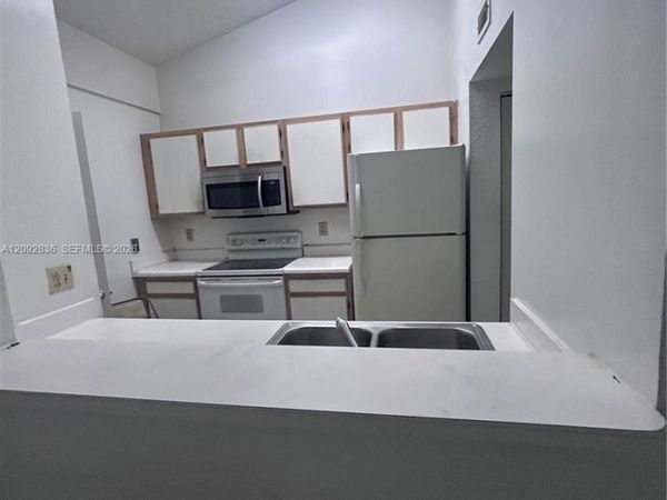 2890 N Oakland Forest Dr , Unit 202, Oakland Park, FL 33309