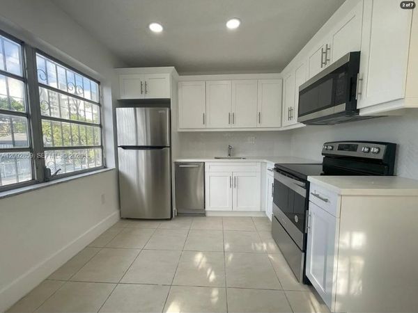 858 SW 2nd St , Unit 4, Miami, FL 33130