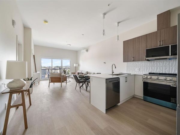 777 Station Ave, Unit #305, Langford, BC V9B 7K5
