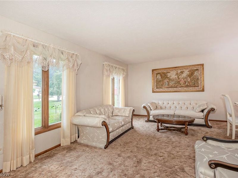 7681 Plumwood Lane, Seven Hills, OH 44131 Photo 10