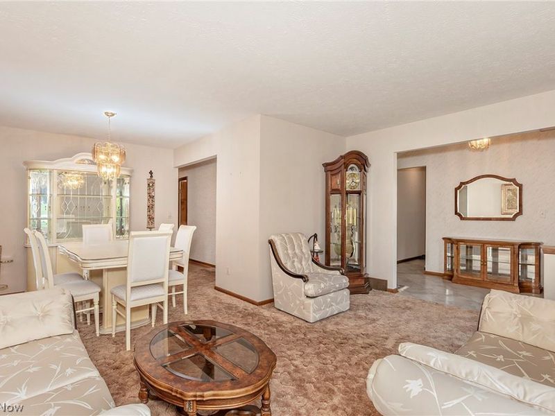 7681 Plumwood Lane, Seven Hills, OH 44131 Photo 12