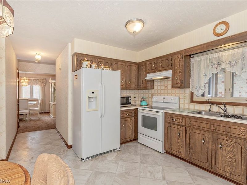 7681 Plumwood Lane, Seven Hills, OH 44131 Photo 17