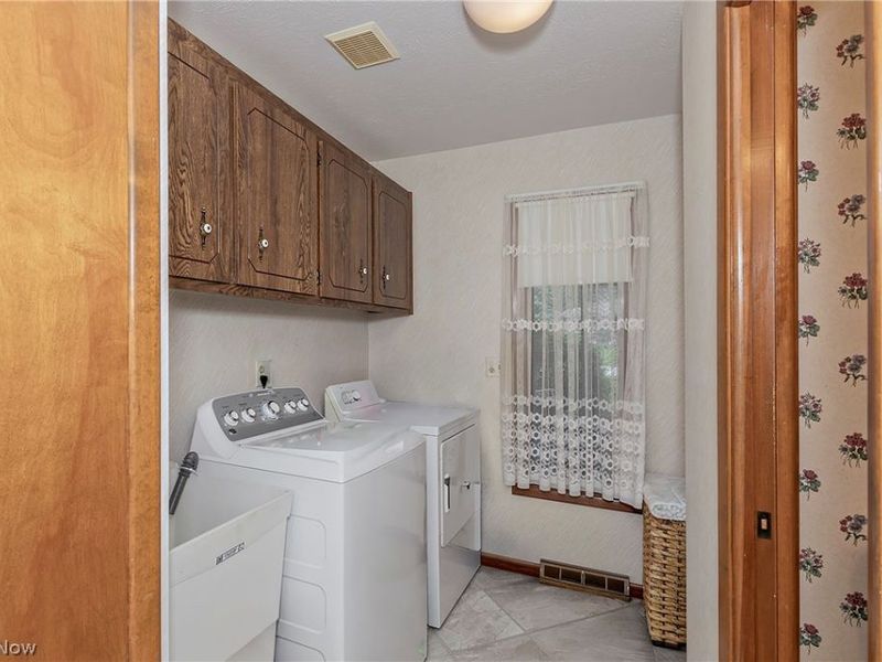 7681 Plumwood Lane, Seven Hills, OH 44131 Photo 23