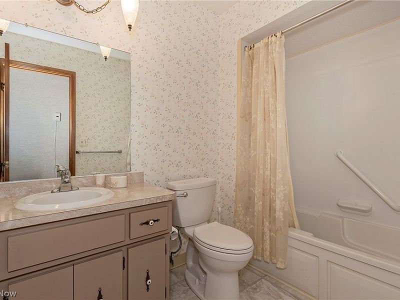 7681 Plumwood Lane, Seven Hills, OH 44131 Photo 24