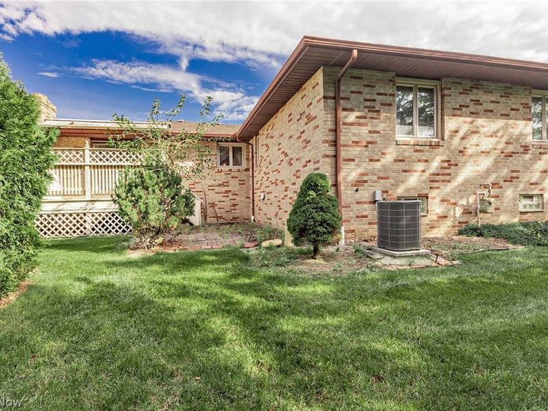 7681 Plumwood Lane, Seven Hills, OH 44131 Photo 3