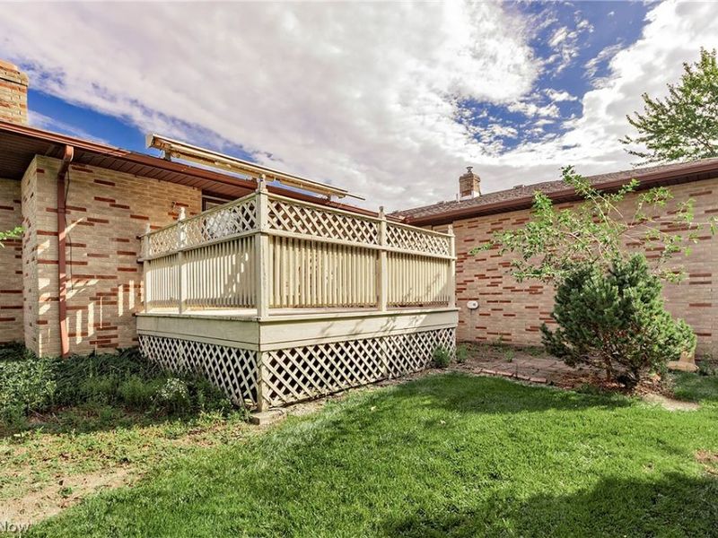7681 Plumwood Lane, Seven Hills, OH 44131 Photo 5