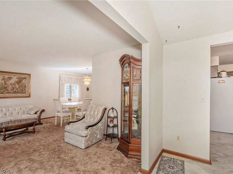 7681 Plumwood Lane, Seven Hills, OH 44131 Photo 9