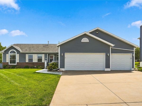 6805 Stone Terrace DR , Cedar Rapids, IA 52404