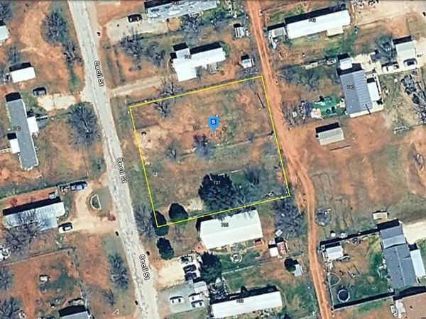 739 Cecil Terrace, Tye, TX 79603